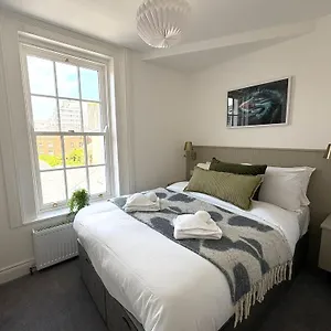 Queen's Lofts Apartment